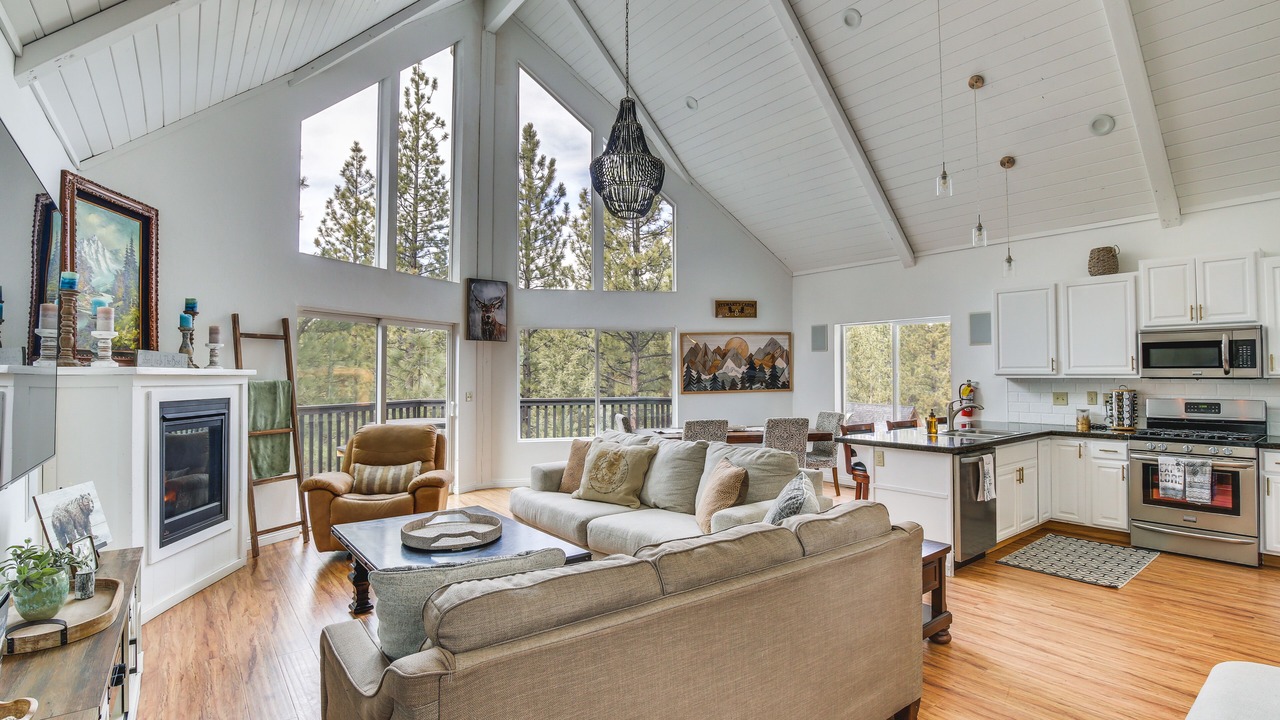 Photo of Livingroom in Big Bear City