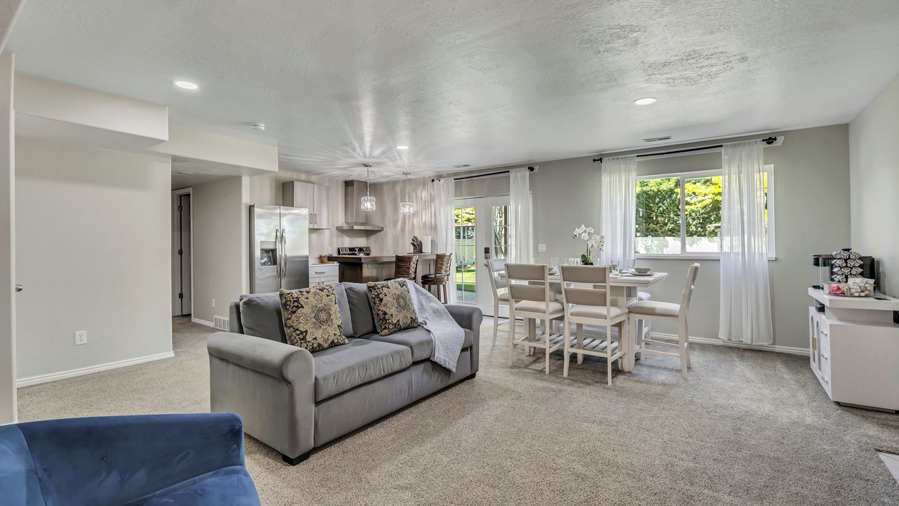 Photo of Livingroom in North Salt Lake