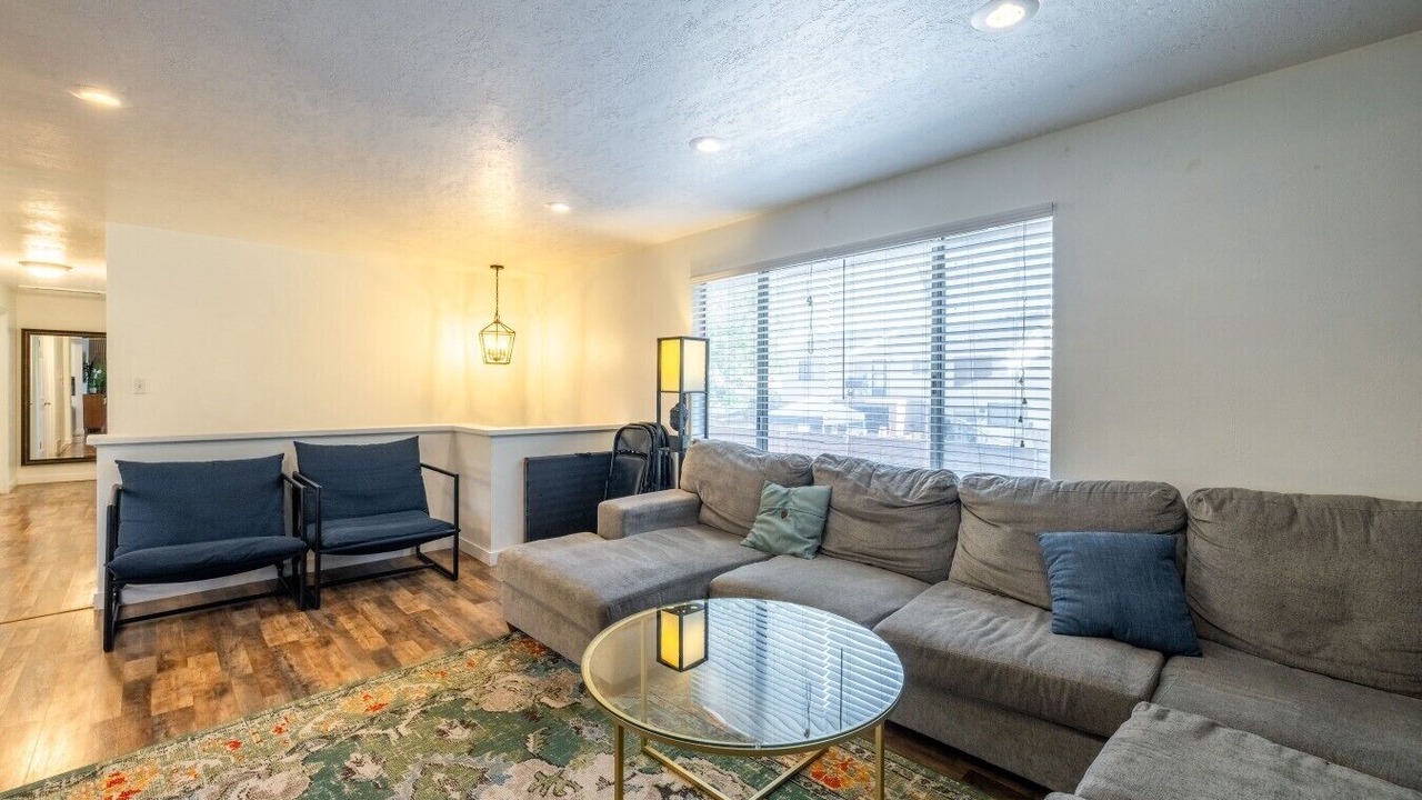 Photo of Livingroom in Lakeview