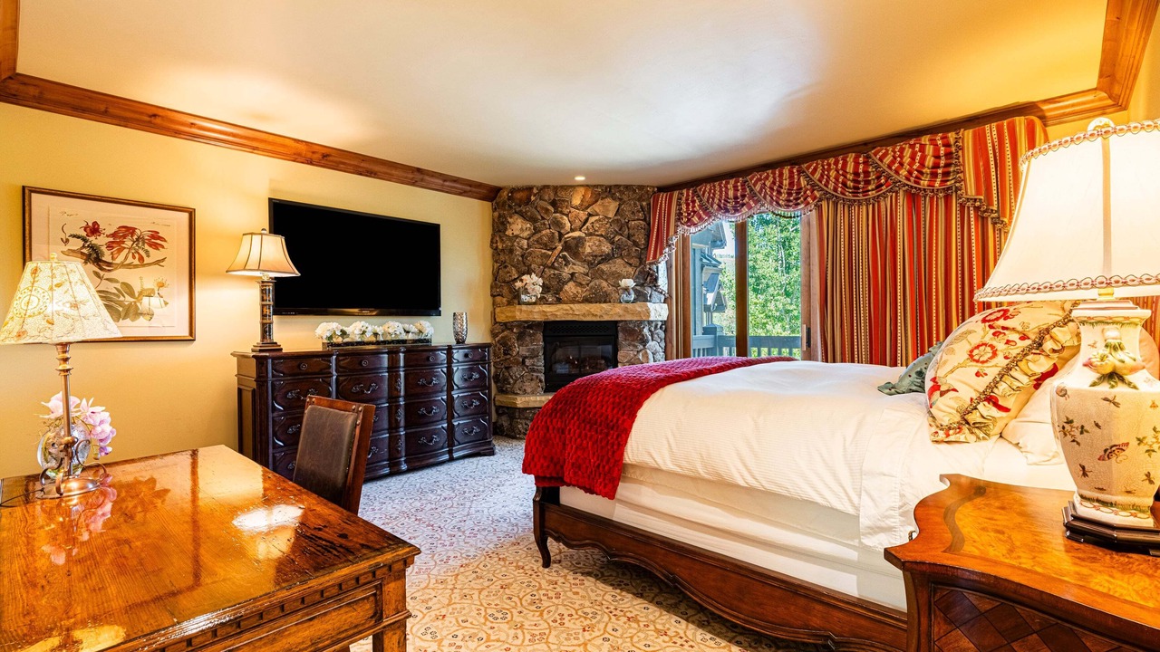 Photo of Livingroom in Empire Pass