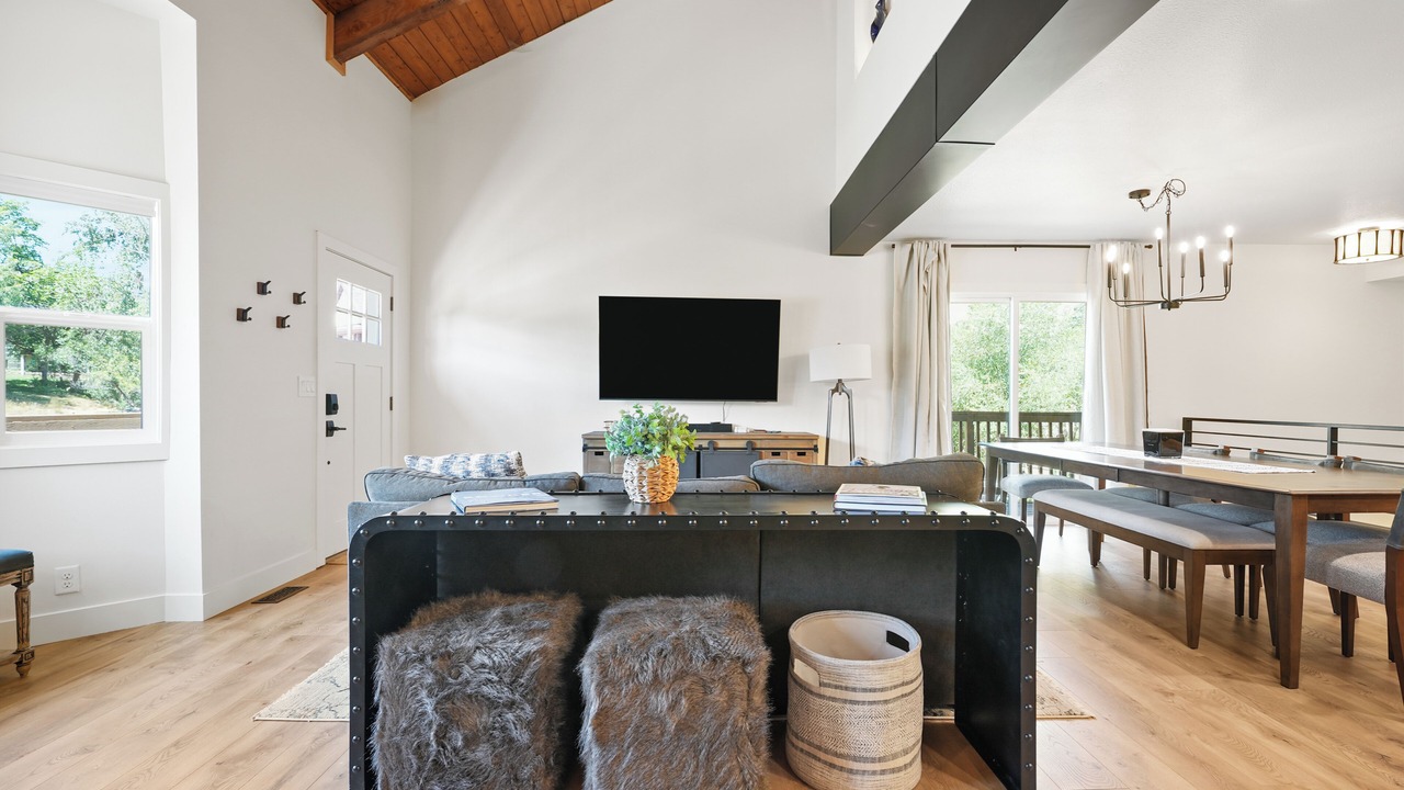 Photo of Livingroom in Cottonwood Heights