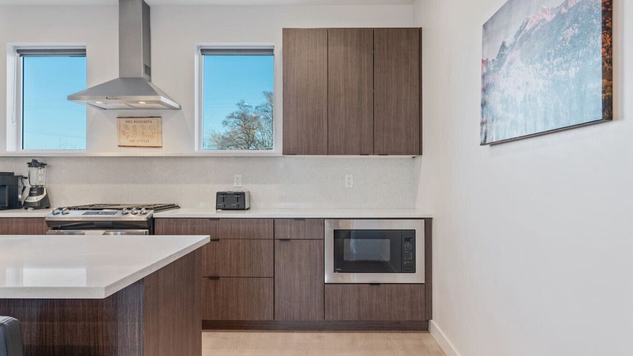Photo of Others in People's Freeway