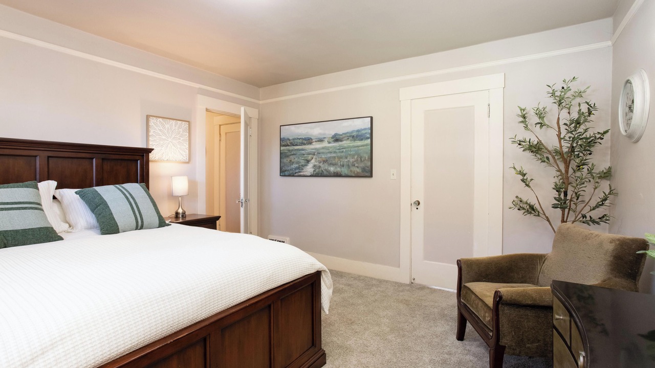 Photo of Bedroom in Lettered Streets