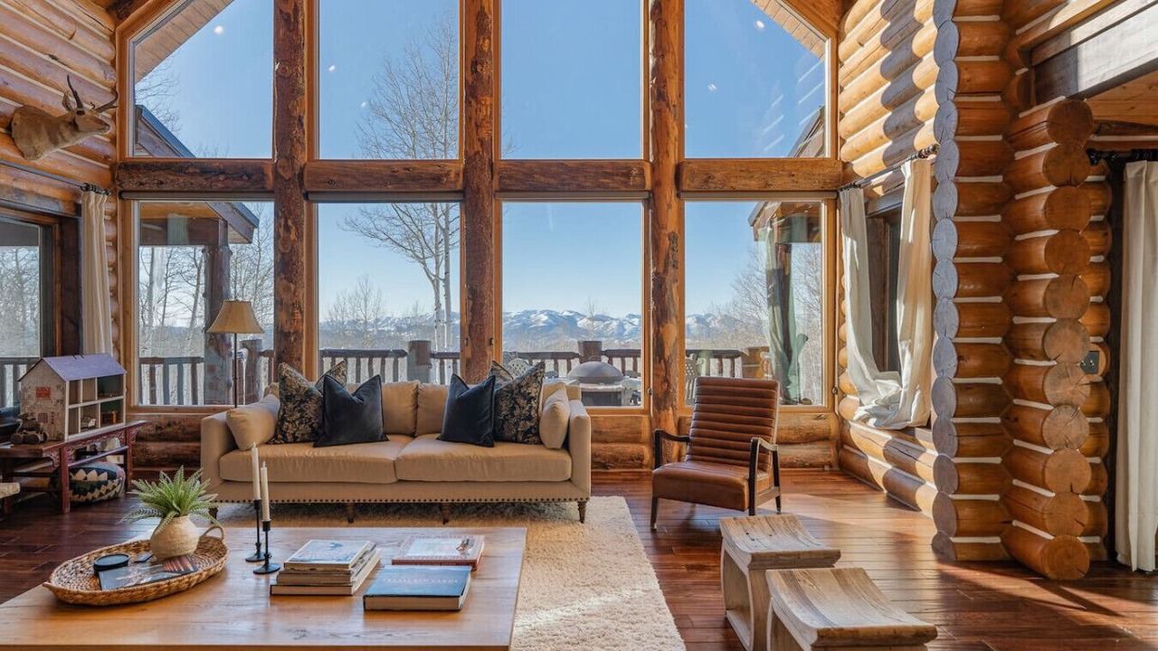 Photo of Livingroom in Silver Summit