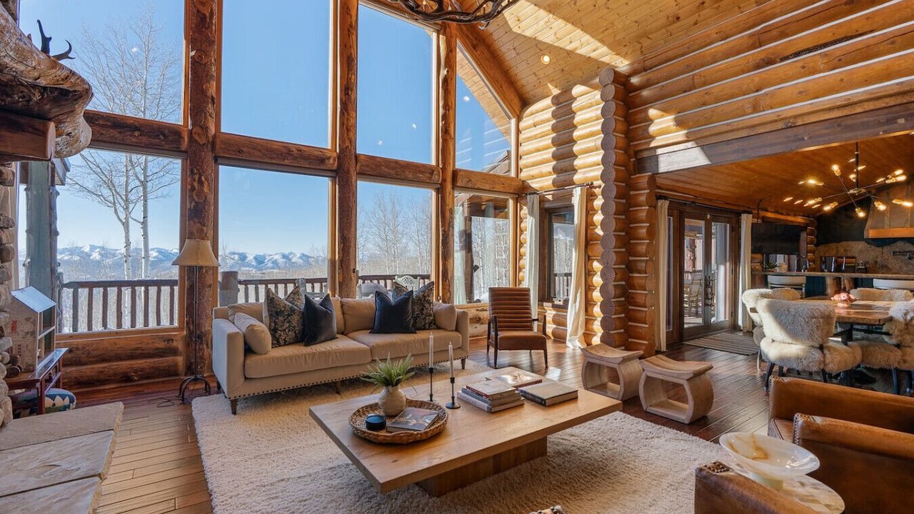 Photo of Livingroom in Silver Summit