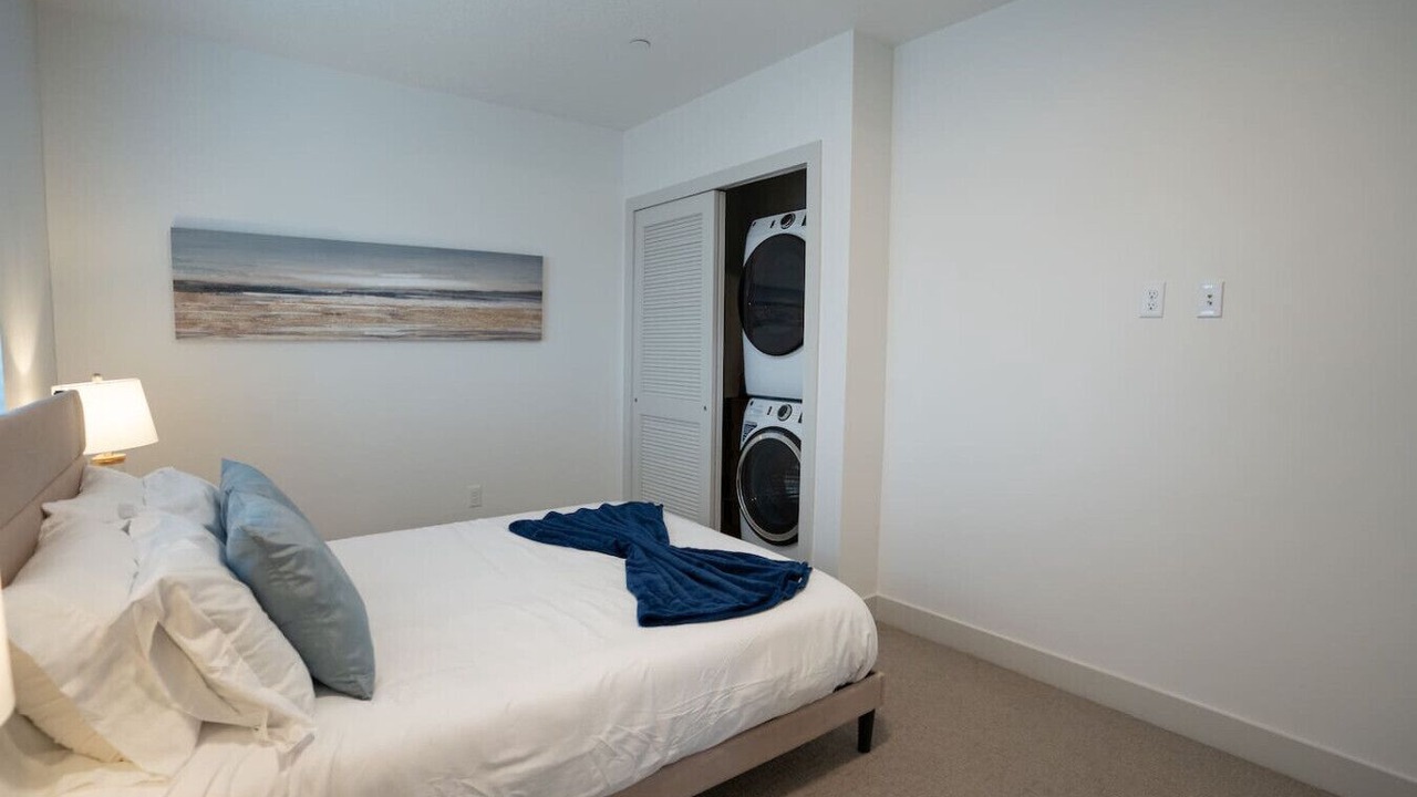 Photo of Bedroom in People's Freeway