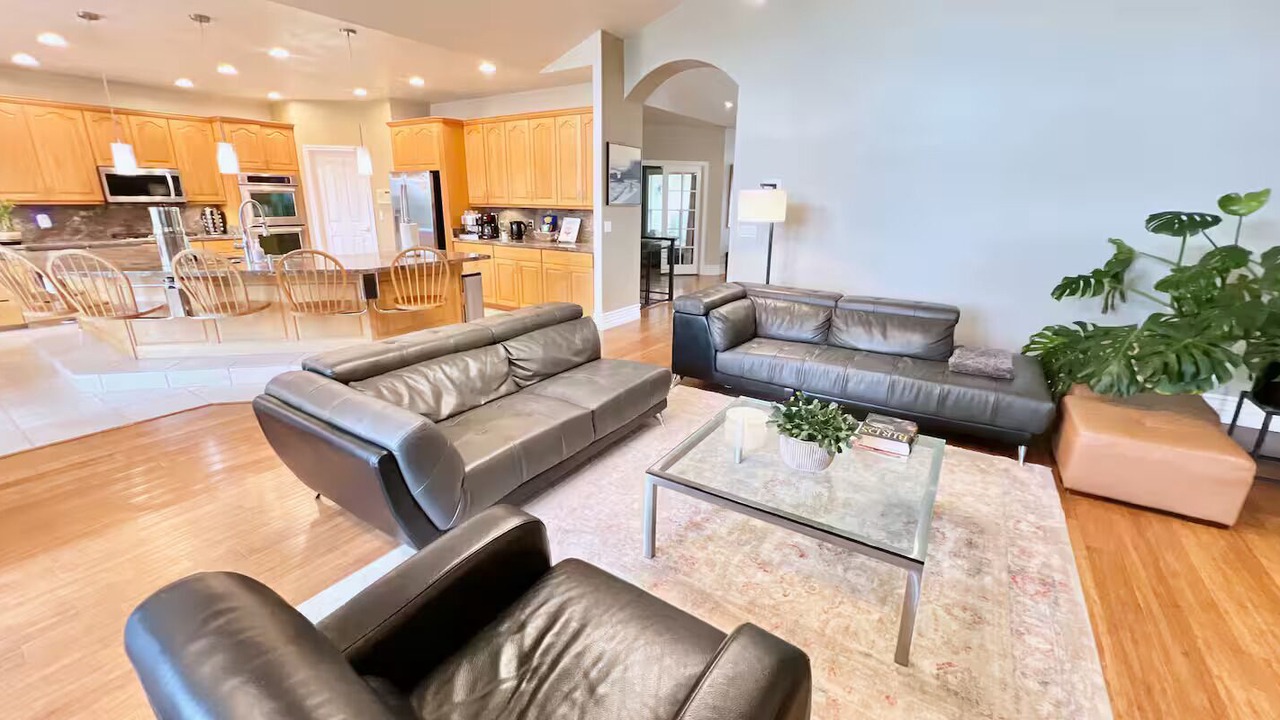 Photo of Livingroom in Draper