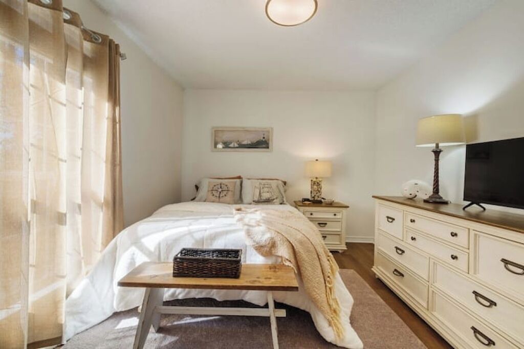 Photo of Bedroom in Foley