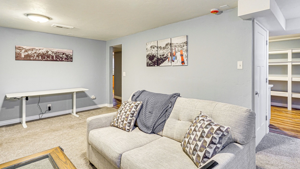 Photo of Livingroom in Midvale