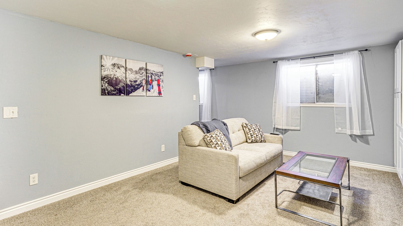 Photo of Livingroom in Midvale