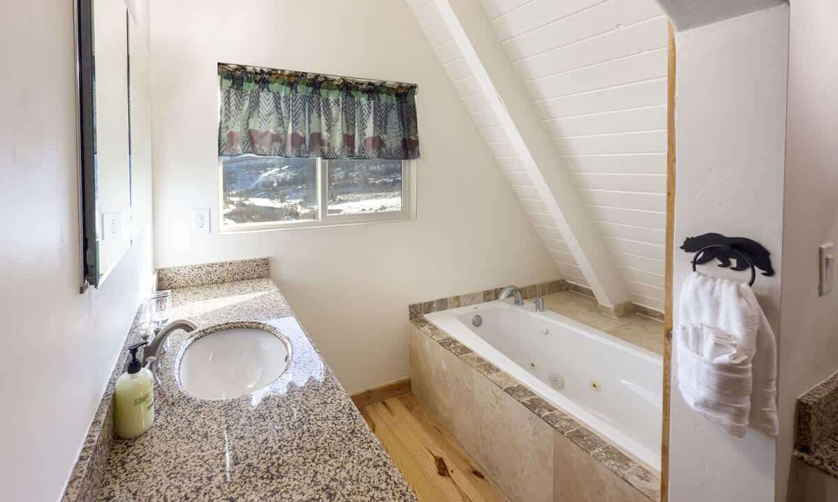 Photo of Bathroom in Summit Park