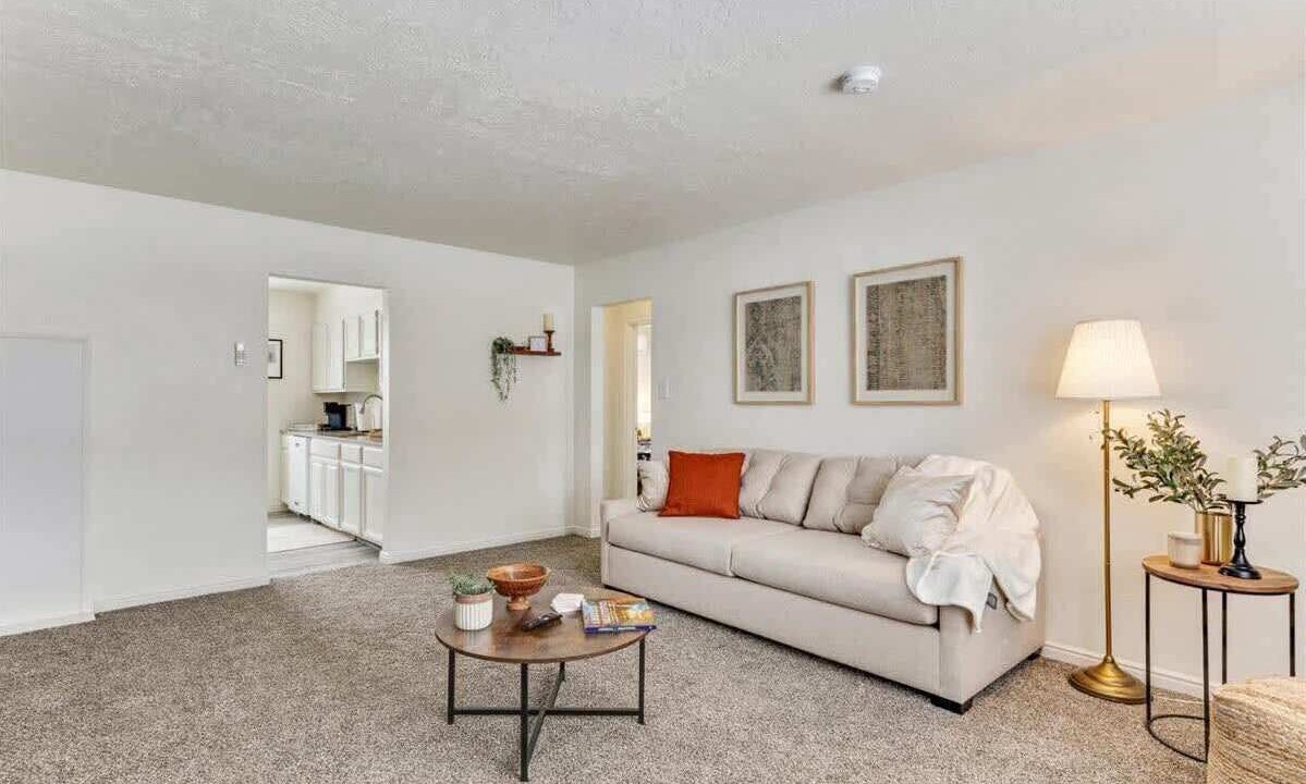 Photo of Livingroom in Bountiful