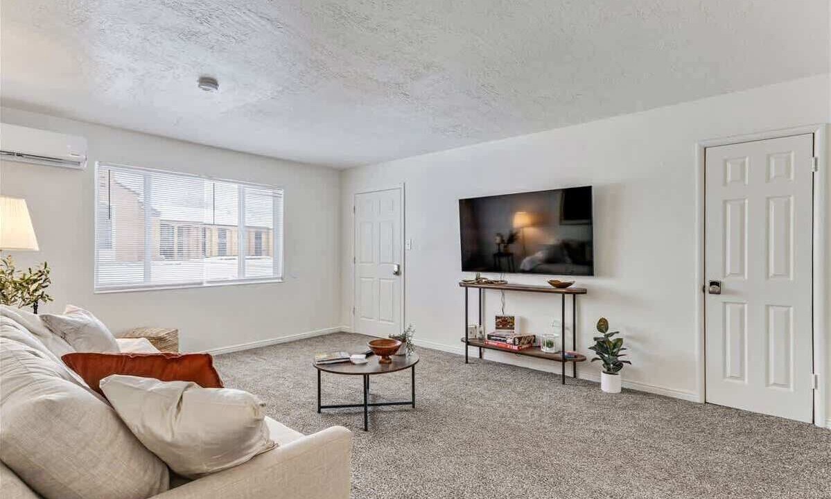 Photo of Livingroom in Bountiful