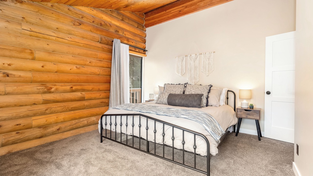 Photo of Bedroom in Summit Park