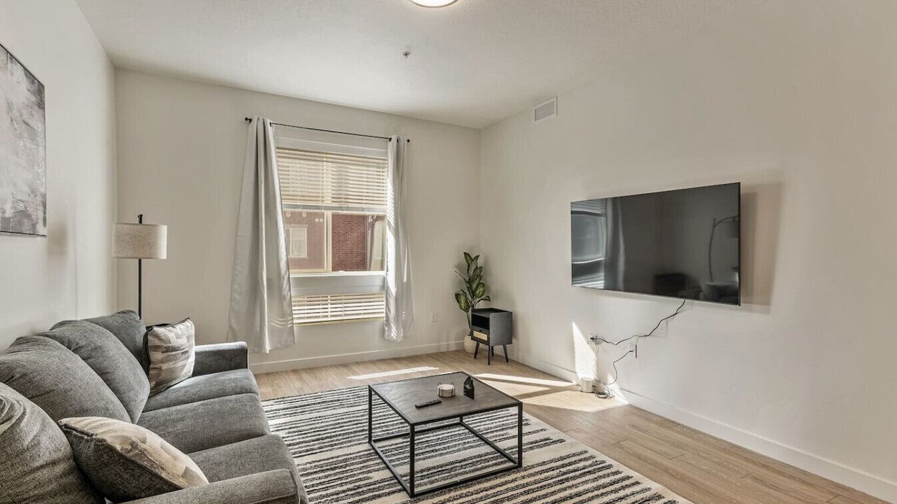 Photo of Livingroom in Draper
