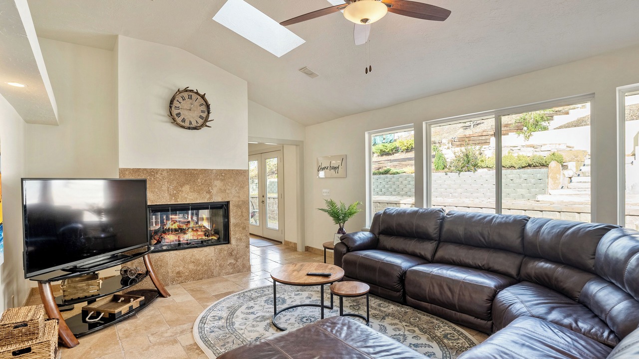 Photo of Livingroom in Cottonwood Heights