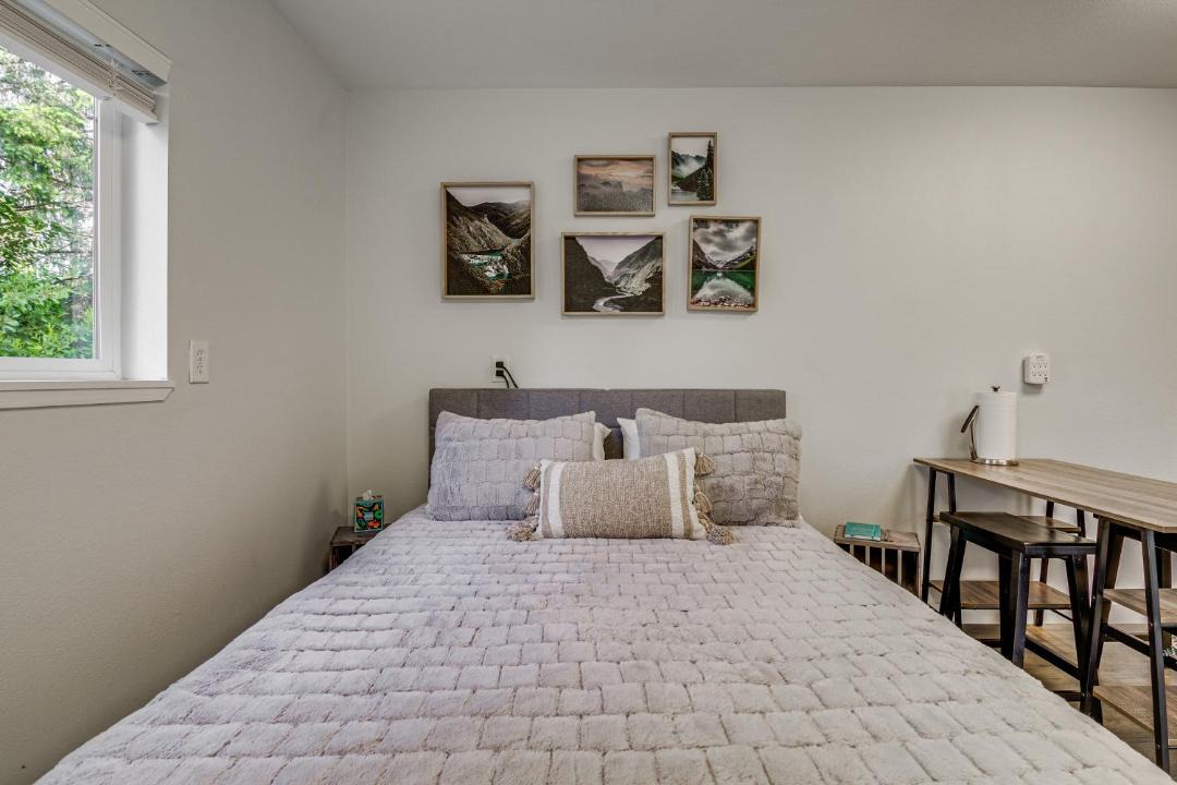 Photo of Bedroom in Woods Creek