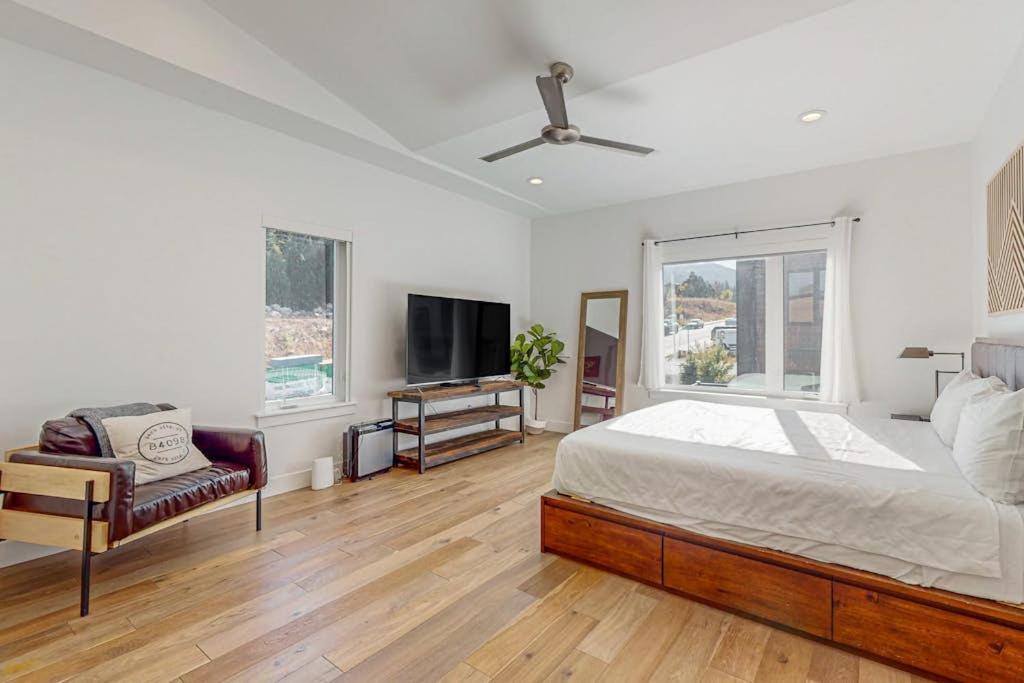 Photo of Bedroom in Summit Park