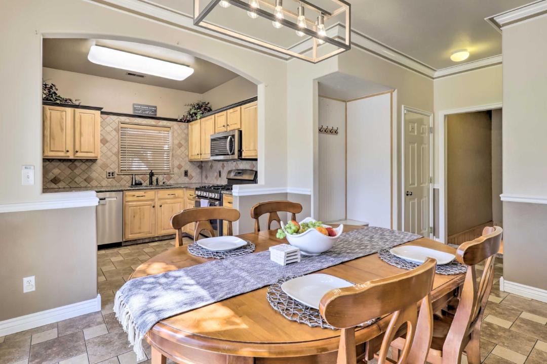 Photo of Livingroom in Eagle Mountain