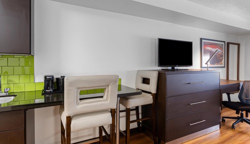 Standard Room, 1 King Bed, Non Smoking, Jetted Tub (Full Kitchen)