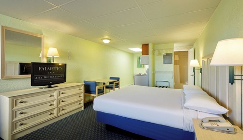 Classic Room, 1 King Bed, Non Smoking, Kitchenette (Across Street - No Beach View)