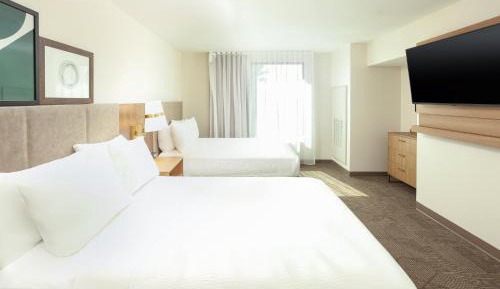 One-Bedroom Queen Room with Two Queen Beds and Mobility Accessible Tub - Non-Smoking