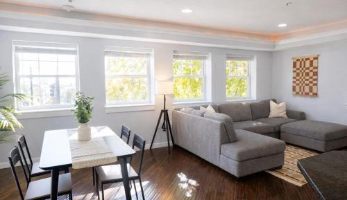 One-Bedroom Apartment with View