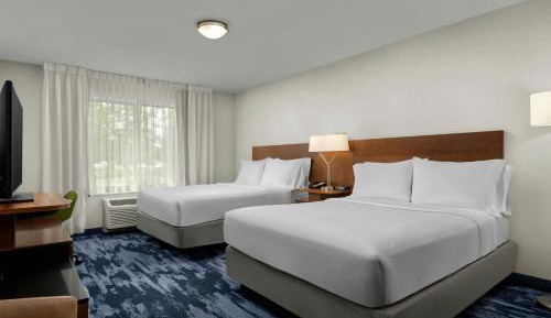 Queen Room with Two Queen Beds and Roll-In Shower - Mobility Access/Hearing Accessible