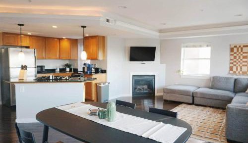 One-Bedroom Apartment with View