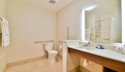 Standard Queen Room with Two Queen Beds and Mobility Accessible Tub