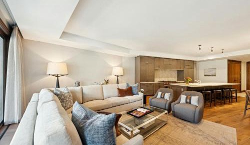 Deluxe King Room with Fireplace