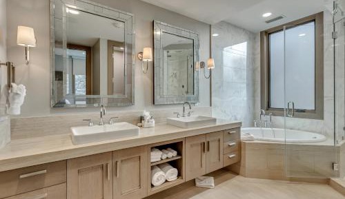 Suite with Mountain View