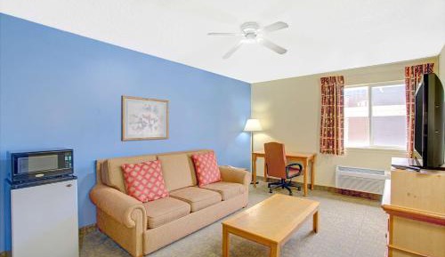 Family Suite with Two Queen Beds - Non-Smoking