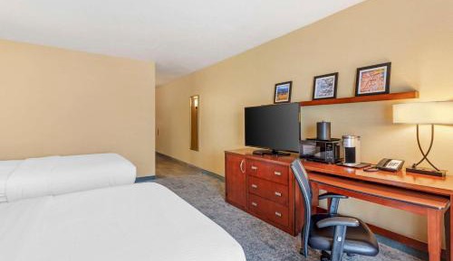 Large Queen Room with Two Queen Beds