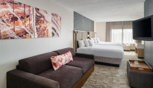 Queen Suite with Two Queen Beds, Bathtub and Trundle Sofa - Mobility Access/Hearing Accessible