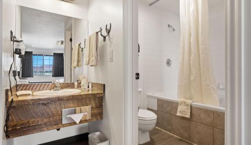 King Suite with Spa Bath