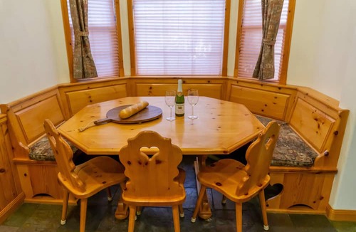 Midway House | Family Vacation~heated In/out Pool, Tubing & Ice Skating 719 3 Bedroom Townhouse by RedAwning
