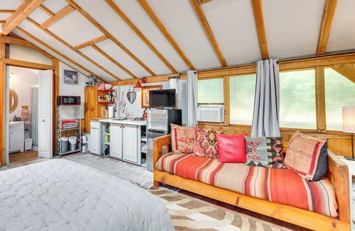 Nambe Pueblo Apartment | Cozy Santa Fe Getaway - Near Creek & Casinos