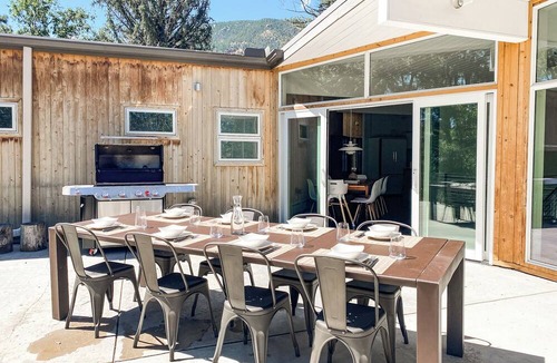 Broadmoor House | Midcentury Mountain Retreat : Minutes to Broadmoorn