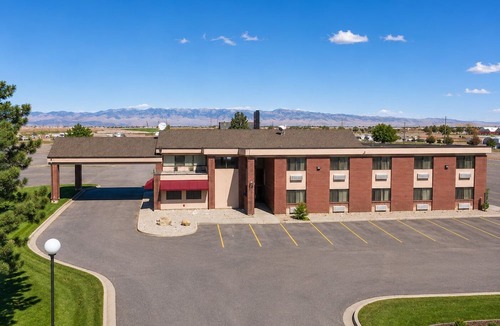 Lake Point Hotel | Days Inn by Wyndham Lake Point