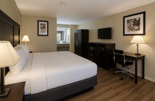 Central Escondido Hotel | Quality Inn Escondido San Diego North County