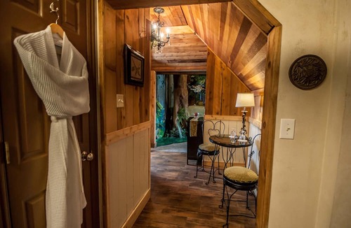 Downtown Salt Lake City Bed & Breakfast | Anniversary Inn - South Temple