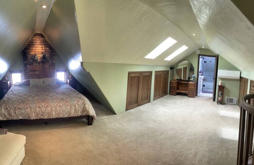 Lower Avenues House | Tudor in the Downtown Historic District 6Br Home