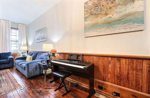 Beach Institute Apartment | Gallery Stays - Pop Collection