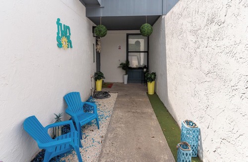 North Beach Apartment | Chic Townhouse w/Hot Tub, 4 Mi to Atlantic Beach!