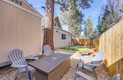 Sugarloaf Cottage | Hot Tub + Game Room: Group Getaway in Big Bear!
