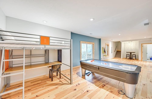 South Haven Cottage | 3 Mi to Dtwn: Family-friendly Home in South Haven!