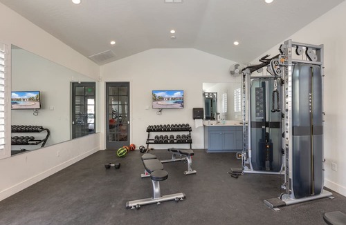 Washington Fields House | The Maverick|Resort Amenities, PlayStation, Grill, and more!