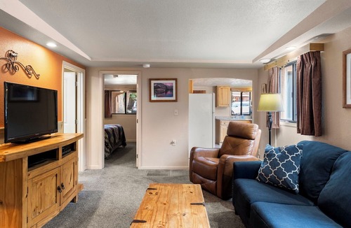 Manitou Springs Cabin | Town & Country Cottages