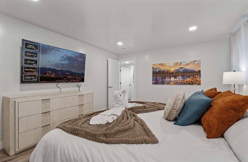 Olympus Cove House | Family Ski Oasis 7BR 16-Person Spa Mins to Skiing Home by RedAwning